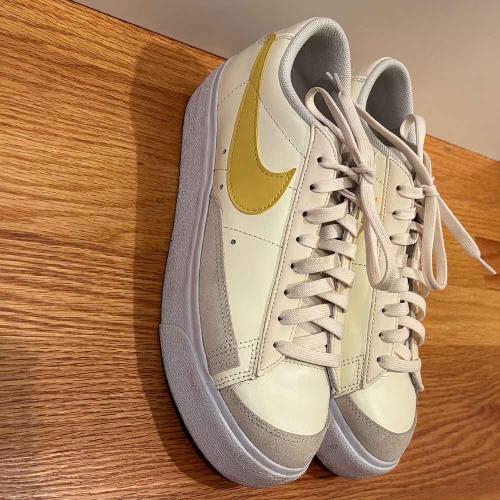 Nike Women's Cream and Yellow Sneakers